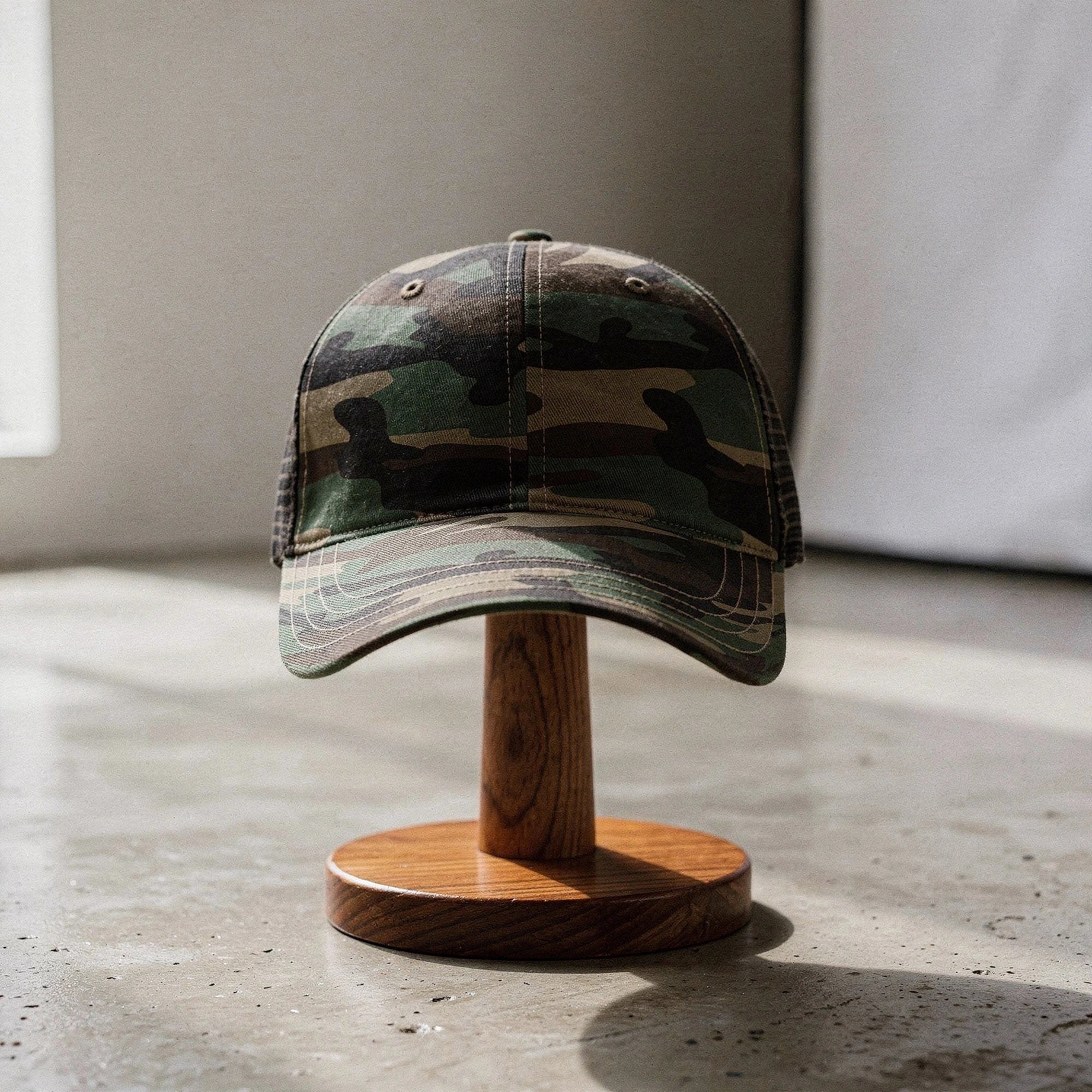 View of a relaxed vintage snapback cap in dark gray with a classic flat brim and adjustable strap