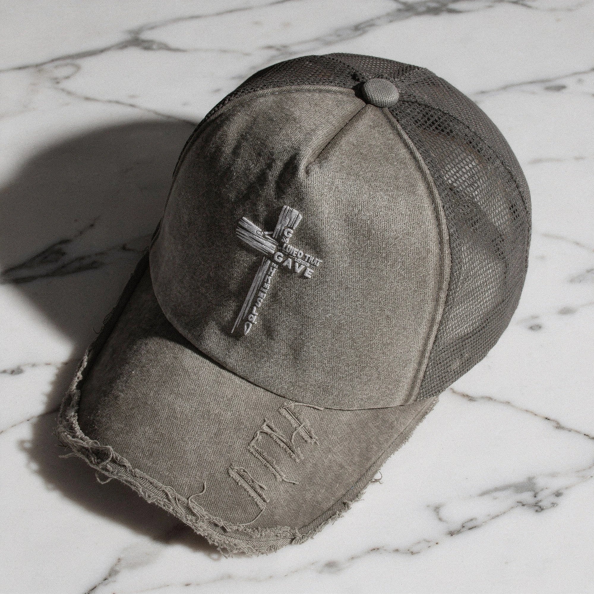 View of a stylish women's summer baseball cap in light beige, featuring breathable fabric and a curved brim