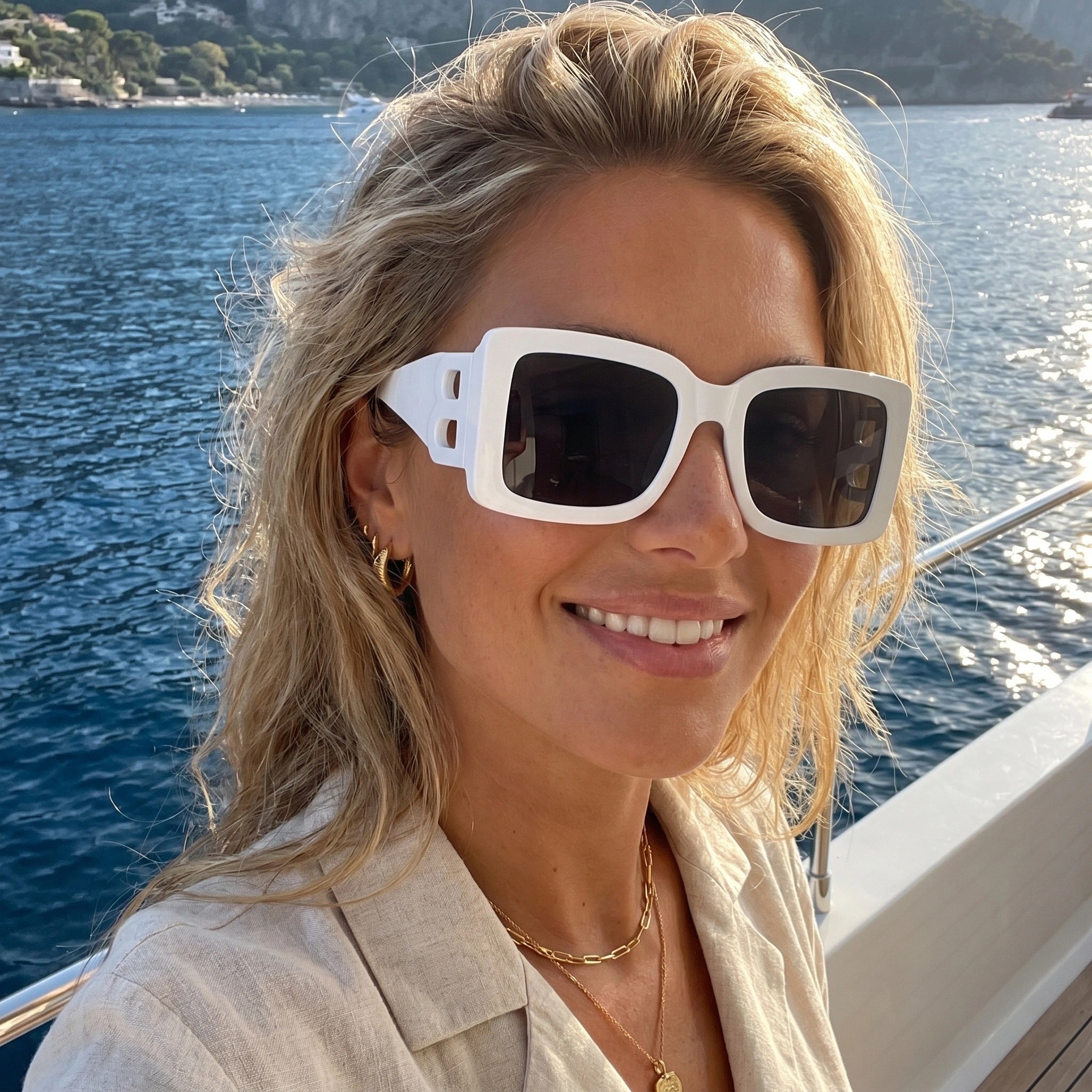 Amelia Womens Trendy Retro Square Sunglasses