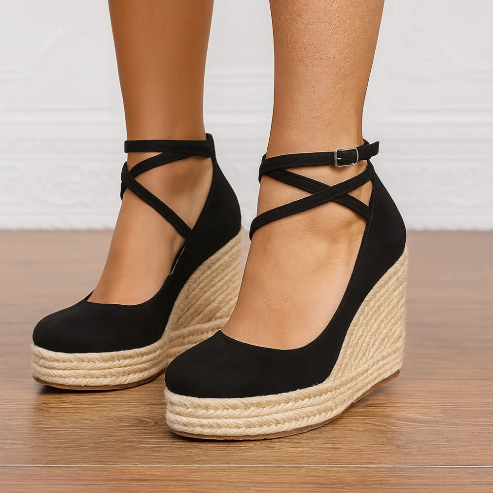 View of elegant women's summer sandals in soft beige, featuring adjustable straps and a cushioned footbed for comfort