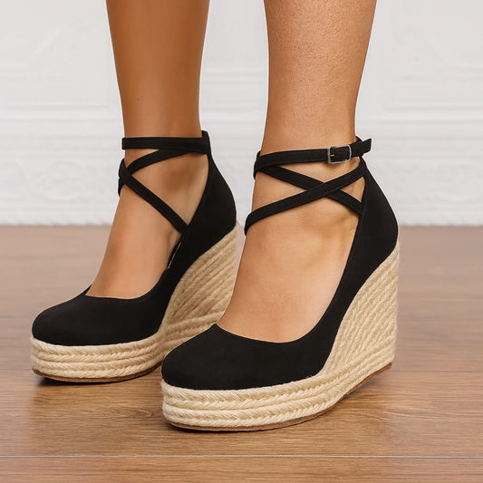 View of elegant women's summer sandals in soft beige, featuring adjustable straps and a cushioned footbed for comfort