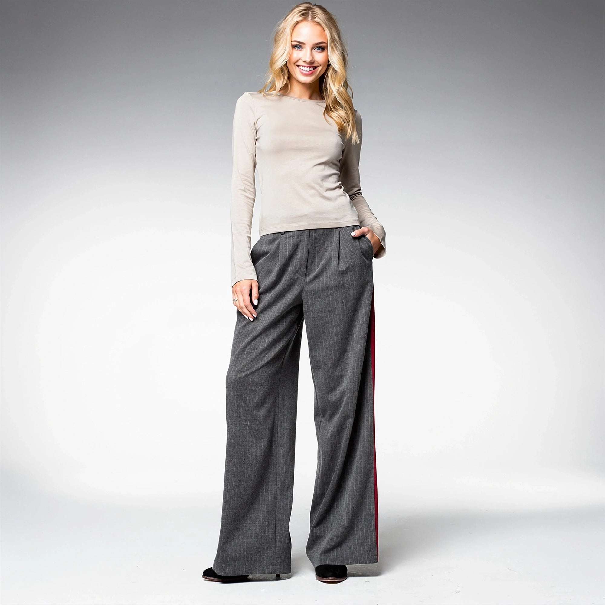 View of high waist trousers in light gray fabric, featuring a sleek silhouette and tailored design