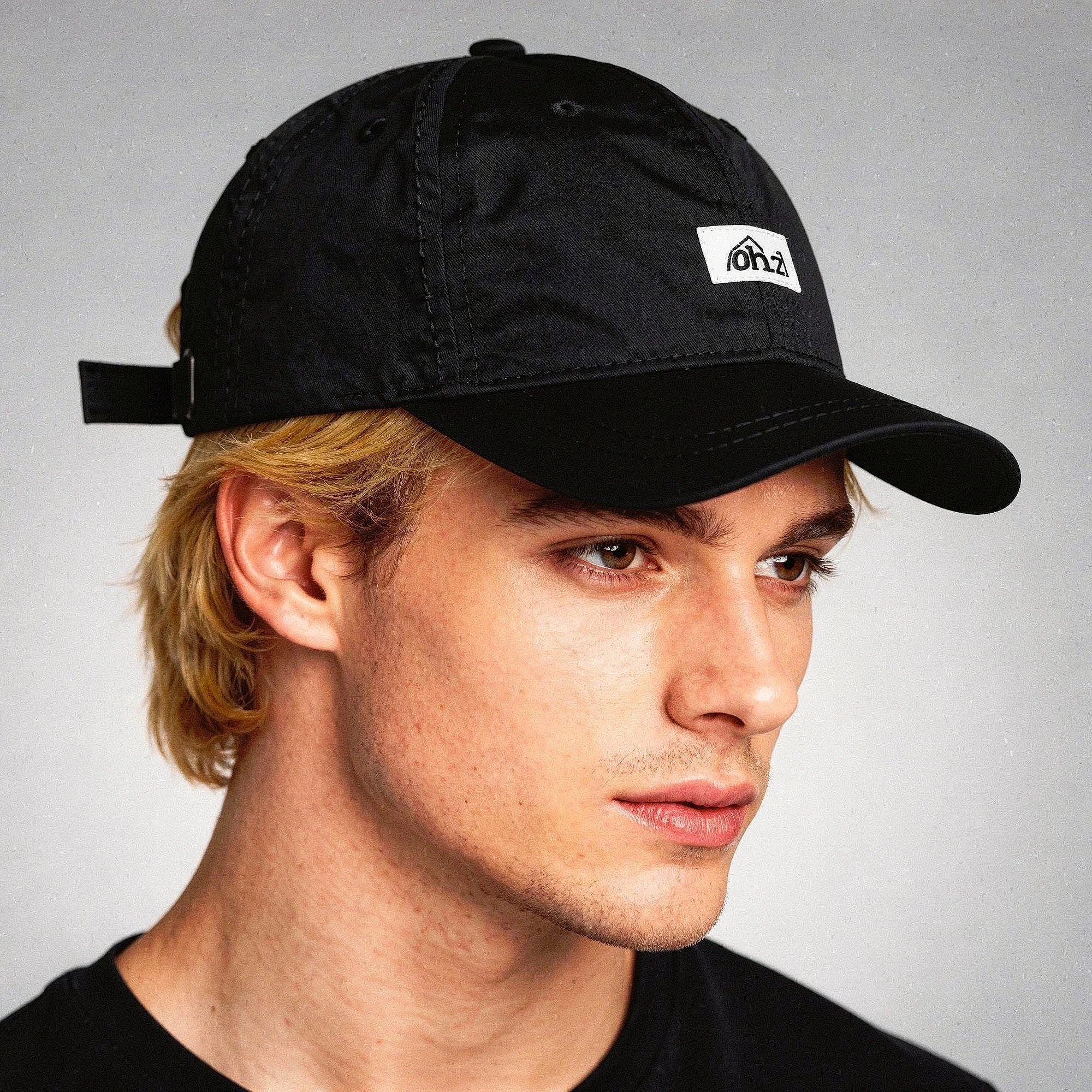 View of a stylish men's baseball cap in navy blue, made from breathable fabric, suitable for all seasons