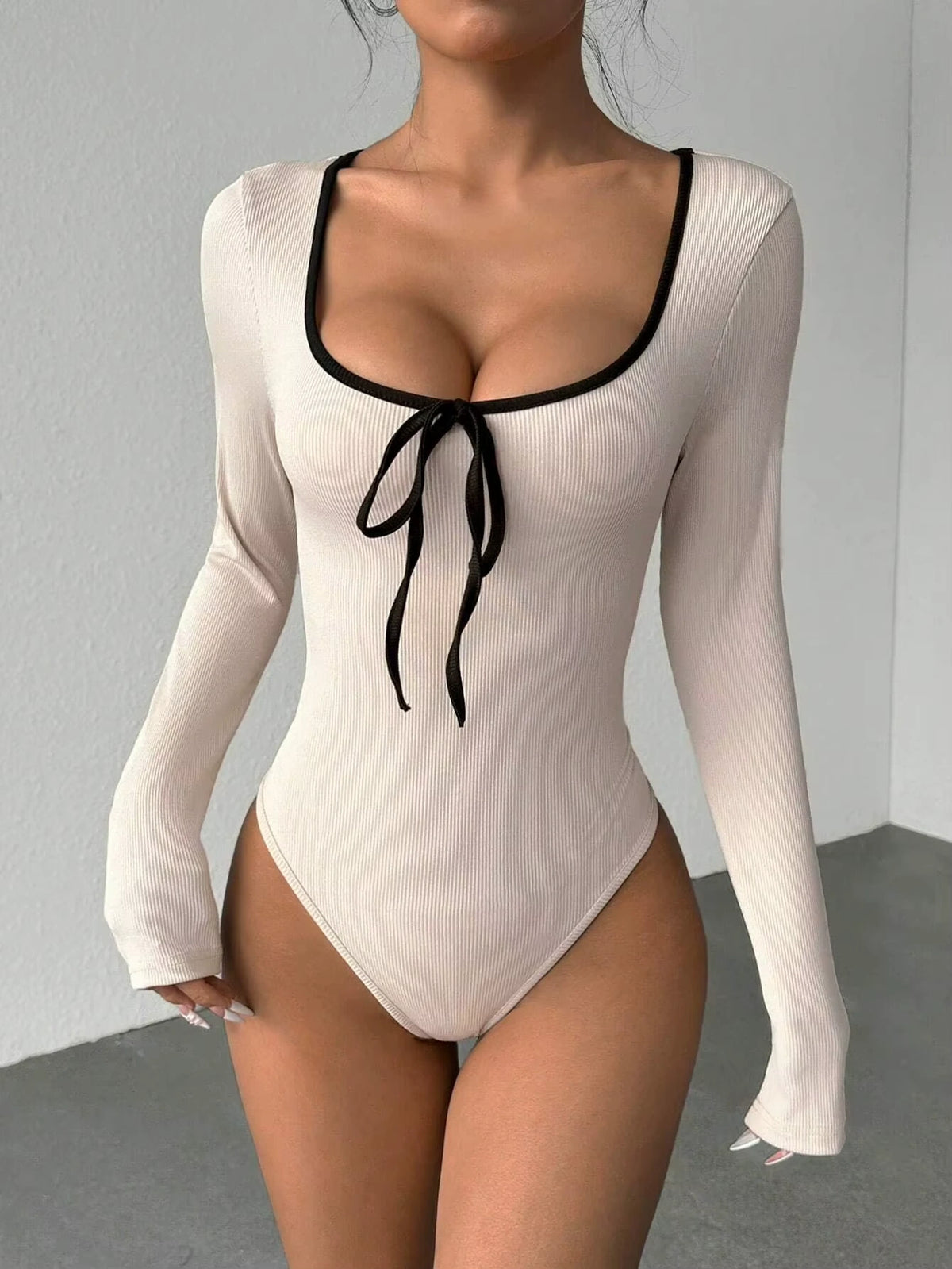 Long sleeve bodysuit with U neck and bowknot detail, color block design — view 11 — view 11