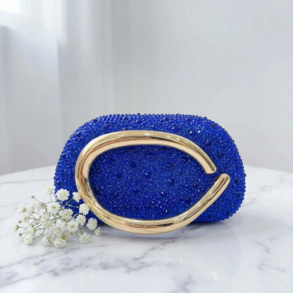 Elegant clutch bag in a soft beige material, featuring sleek design and subtle clasp closure, top view — 24 — view 24