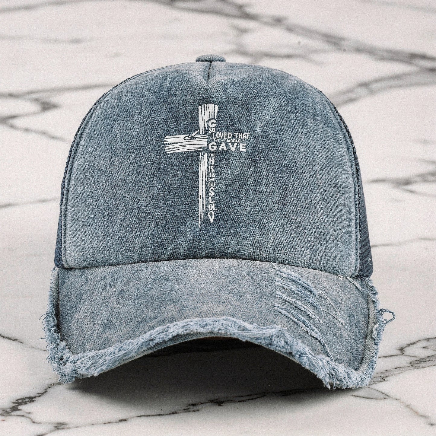 View of a light pink women's summer baseball cap made of breathable fabric, featuring a curved brim and adjustable strap