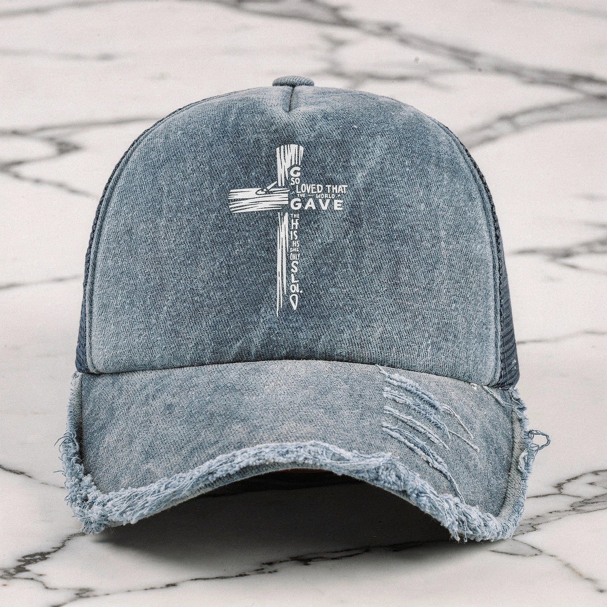 View of a light pink women's summer baseball cap made of breathable fabric, featuring a curved brim and adjustable strap