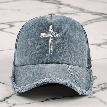 View of a light pink women's summer baseball cap made of breathable fabric, featuring a curved brim and adjustable strap