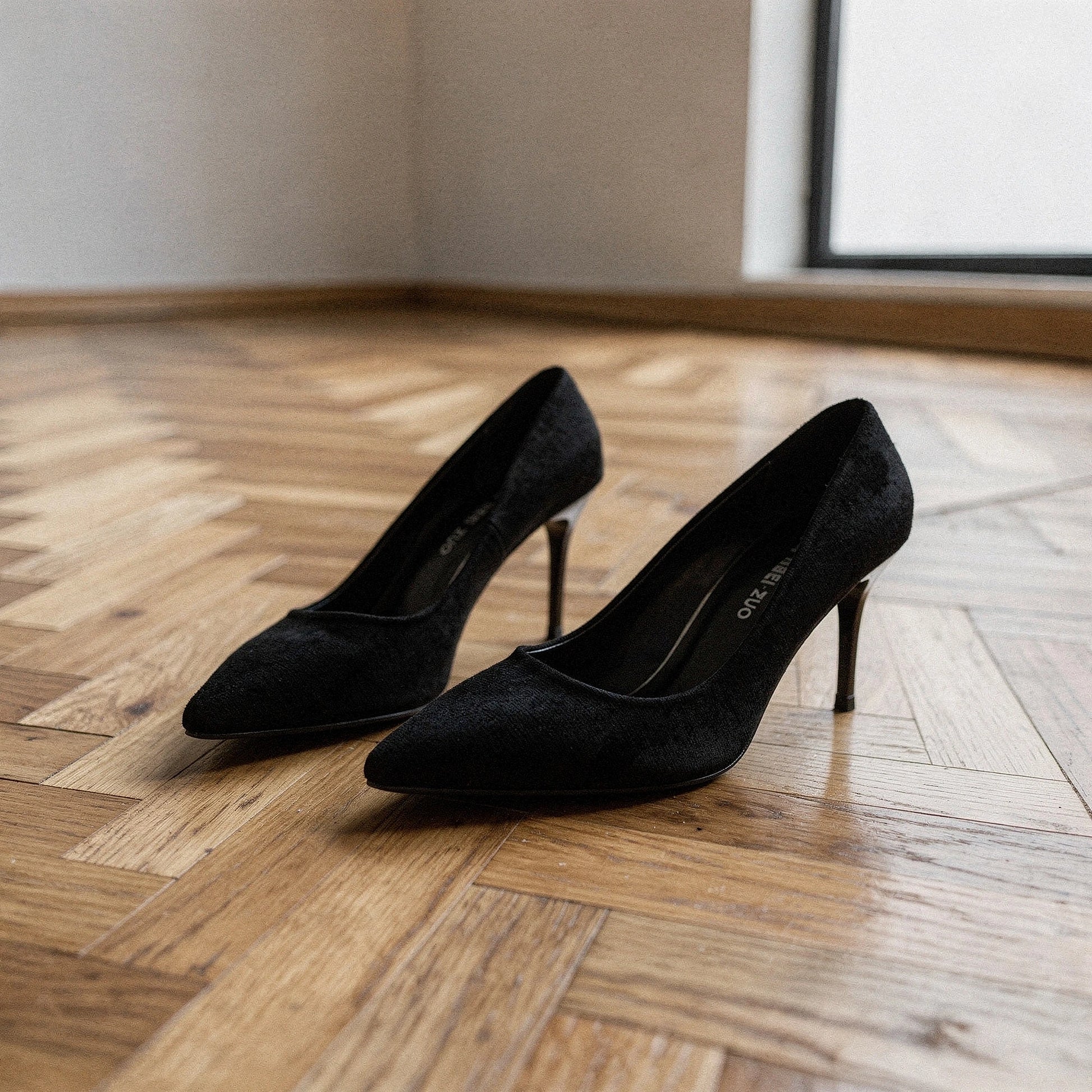 Elegant pointed mid heel sandals in soft beige leather, featuring a sleek design and ankle strap, detailed view