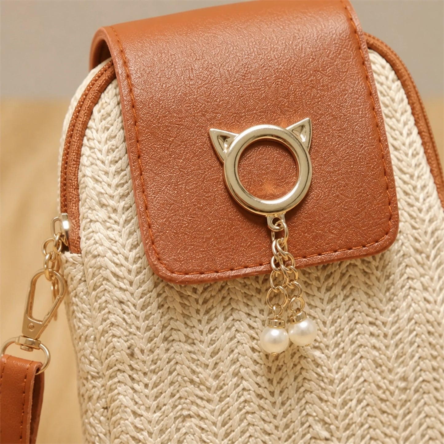 Natural Straw Envelope sling bag construction detail — view 10