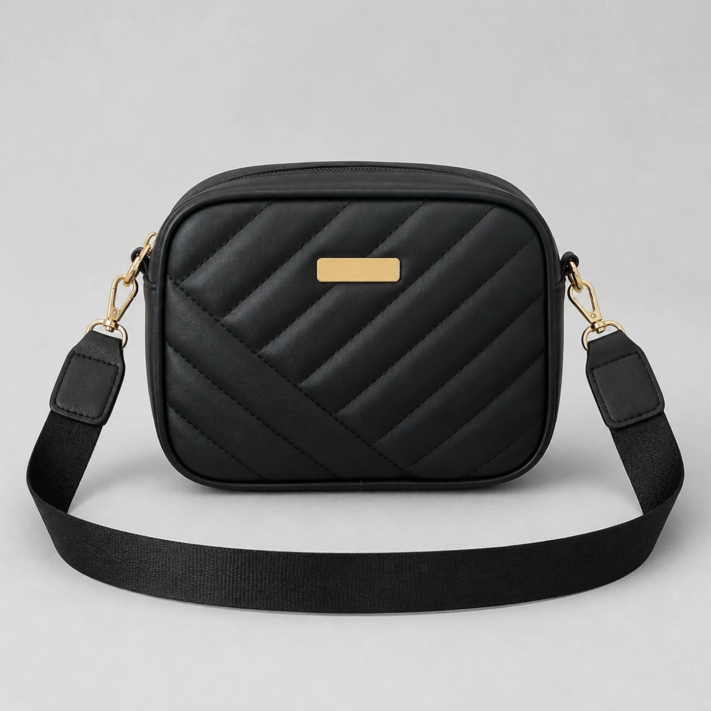 sling bag — Black quilted crossbody bag complete front view — view 4