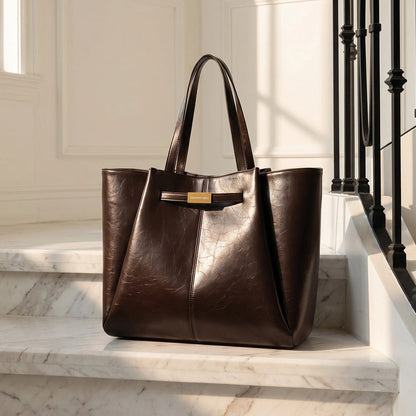 Spacious tote bag in a soft fabric with sleek design, featuring sturdy handles and roomy interior — view 4 — view 4